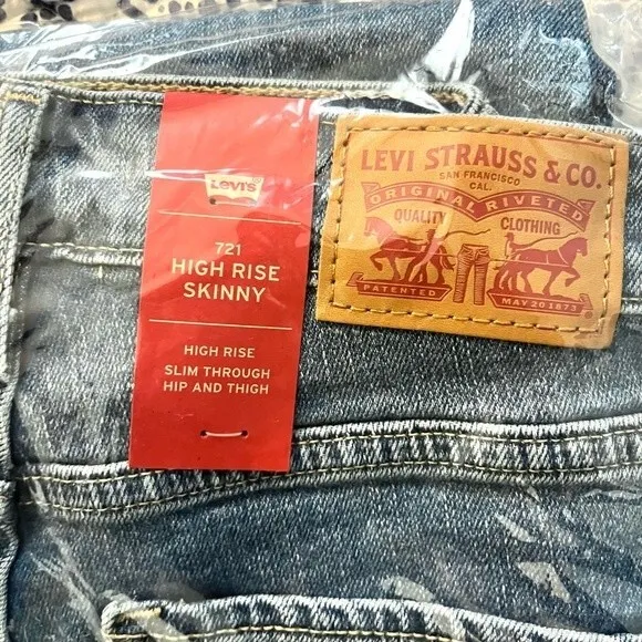 NWT Levi’s 721 High Rise Ripped Skinny Jeans