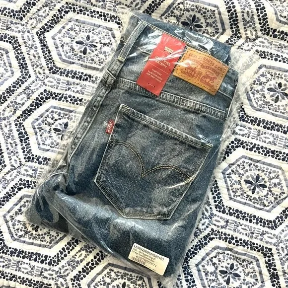 NWT Levi’s 721 High Rise Ripped Skinny Jeans
