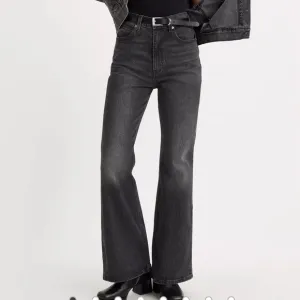 NWT Levi's Premium Jeans 70's High Rise Modern Flare Black Denim Zip Fly Size 24