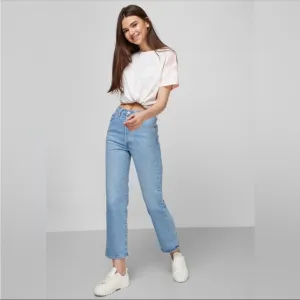 🔥🔥🔥NWT Levi's® Premium RIBCAGE STRAIGHT ANKLE JEANS