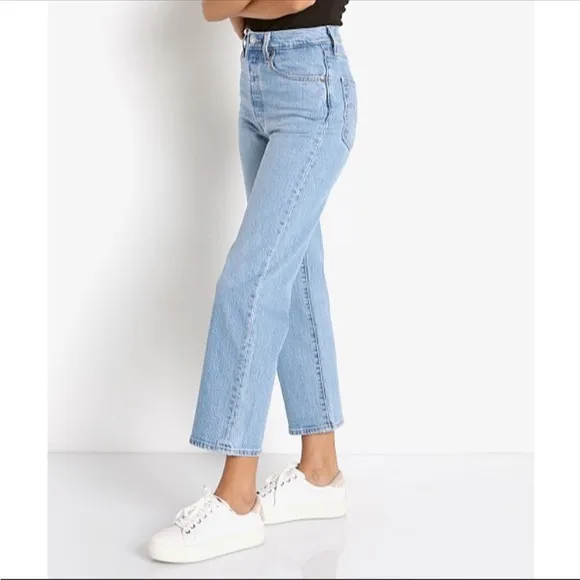 🔥🔥🔥NWT Levi's® Premium RIBCAGE STRAIGHT ANKLE JEANS