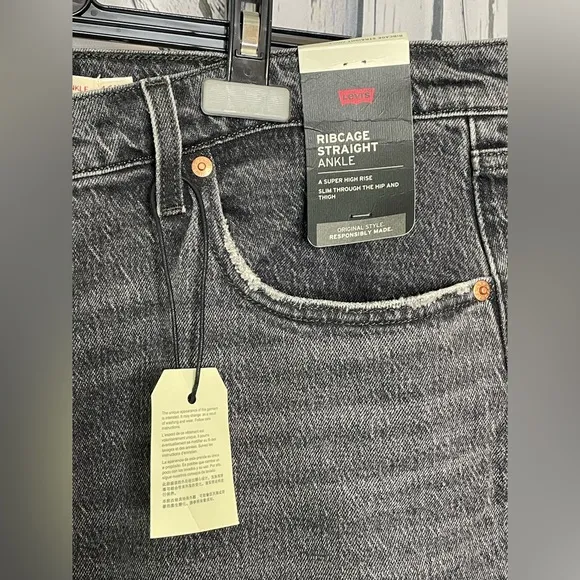 NWT LEVI’S RIBCAGE STRAIGHT ANKLE JEANS FADED BLACK SIZE 16W