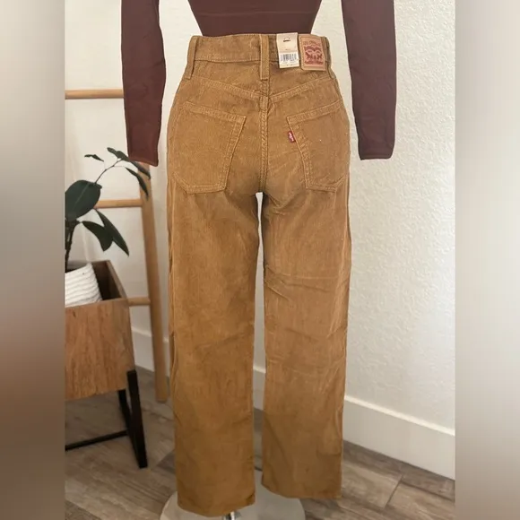 NWT Levi's Women's Ribcage Straight Leg Corduroy Jeans