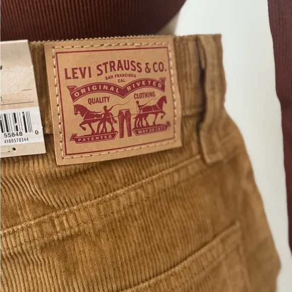NWT Levi's Women's Ribcage Straight Leg Corduroy Jeans
