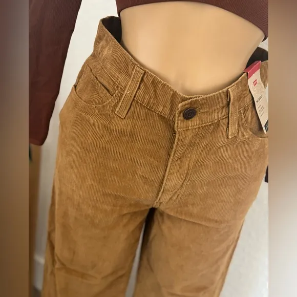 NWT Levi's Women's Ribcage Straight Leg Corduroy Jeans
