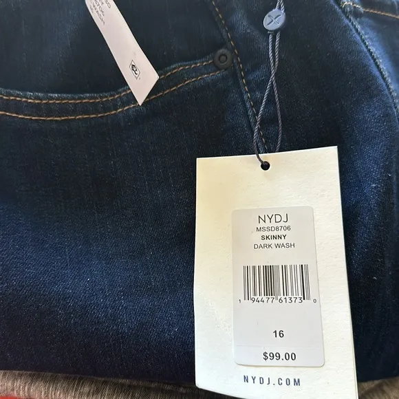 NWT NYDJ Skinny Jeans Dark Wash Style MSSD8706 Lift Tuck Technology