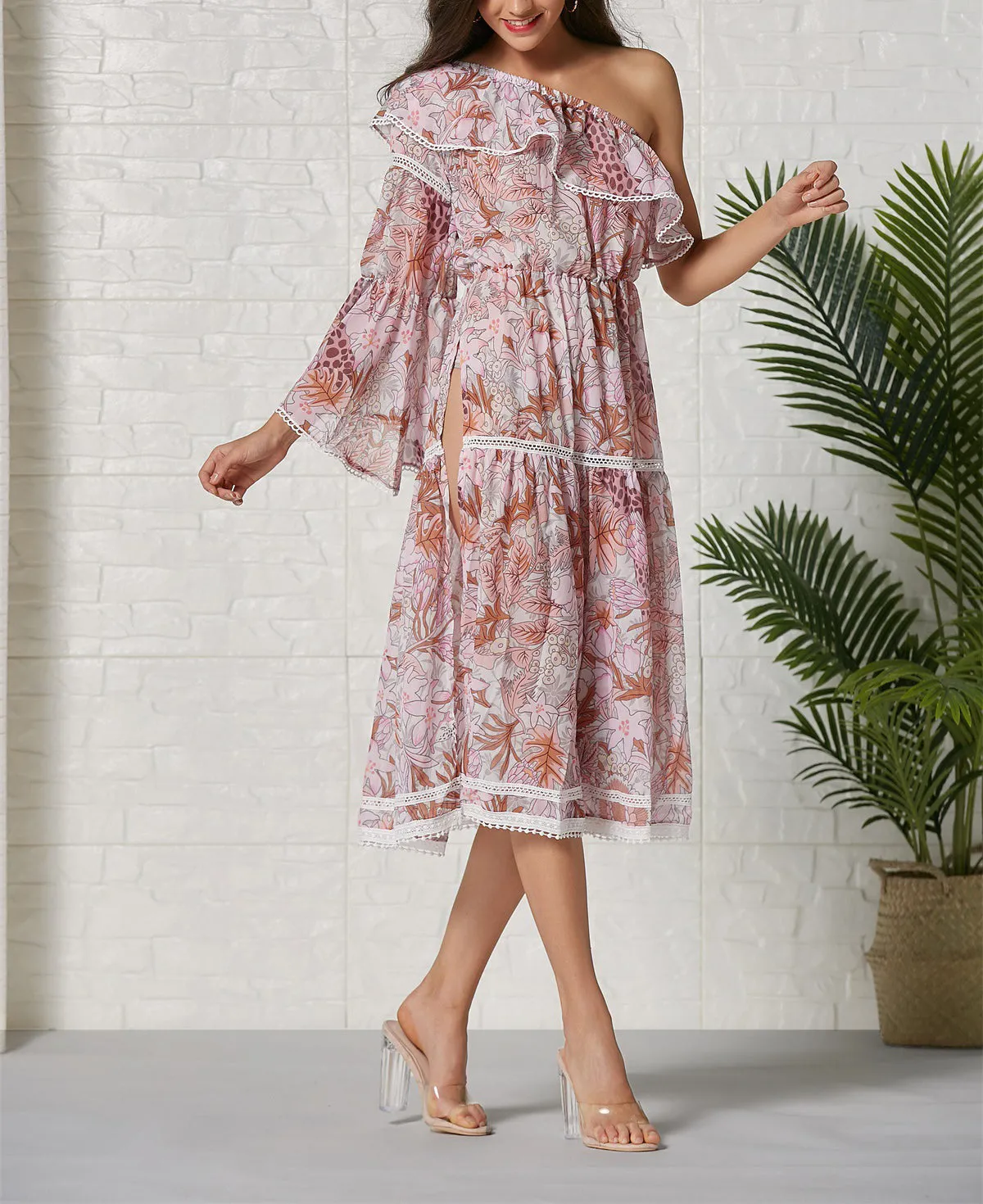 One-shoulder Sleeve Ruffled Lace Stitching Bohemian Dress