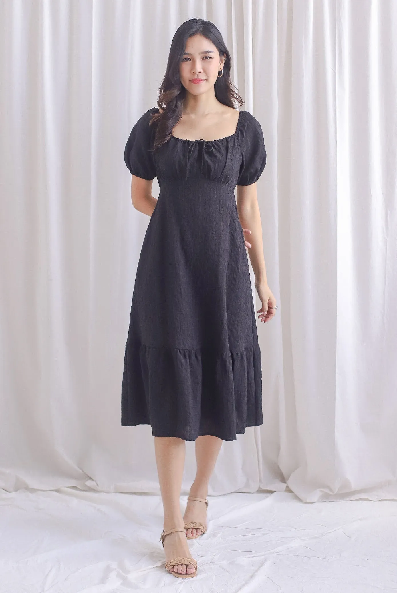 Patti Texture Puffy Sleeve Tie Midi Dress In Black