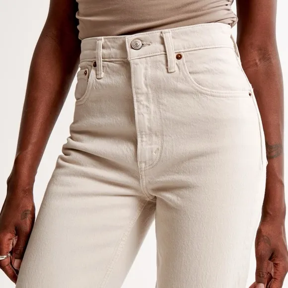 PLUS Abercrombie &amp; Fitch NWT Ultra High Rise 90’s Straight Stone Color Jeans 18