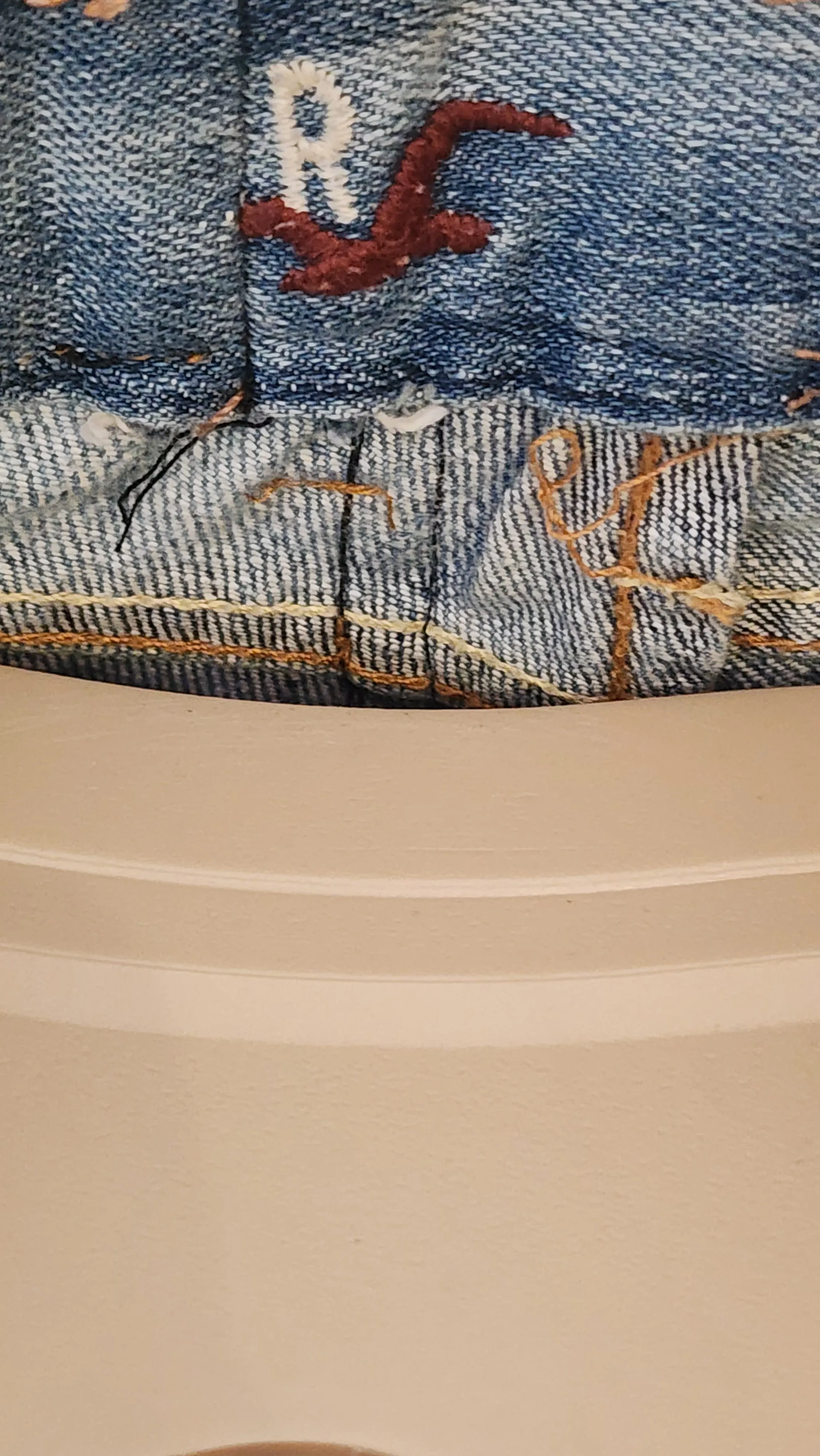 Pre-Loved Jeans - Hallister Distressed Denim Straight Leg Jean Sz 26