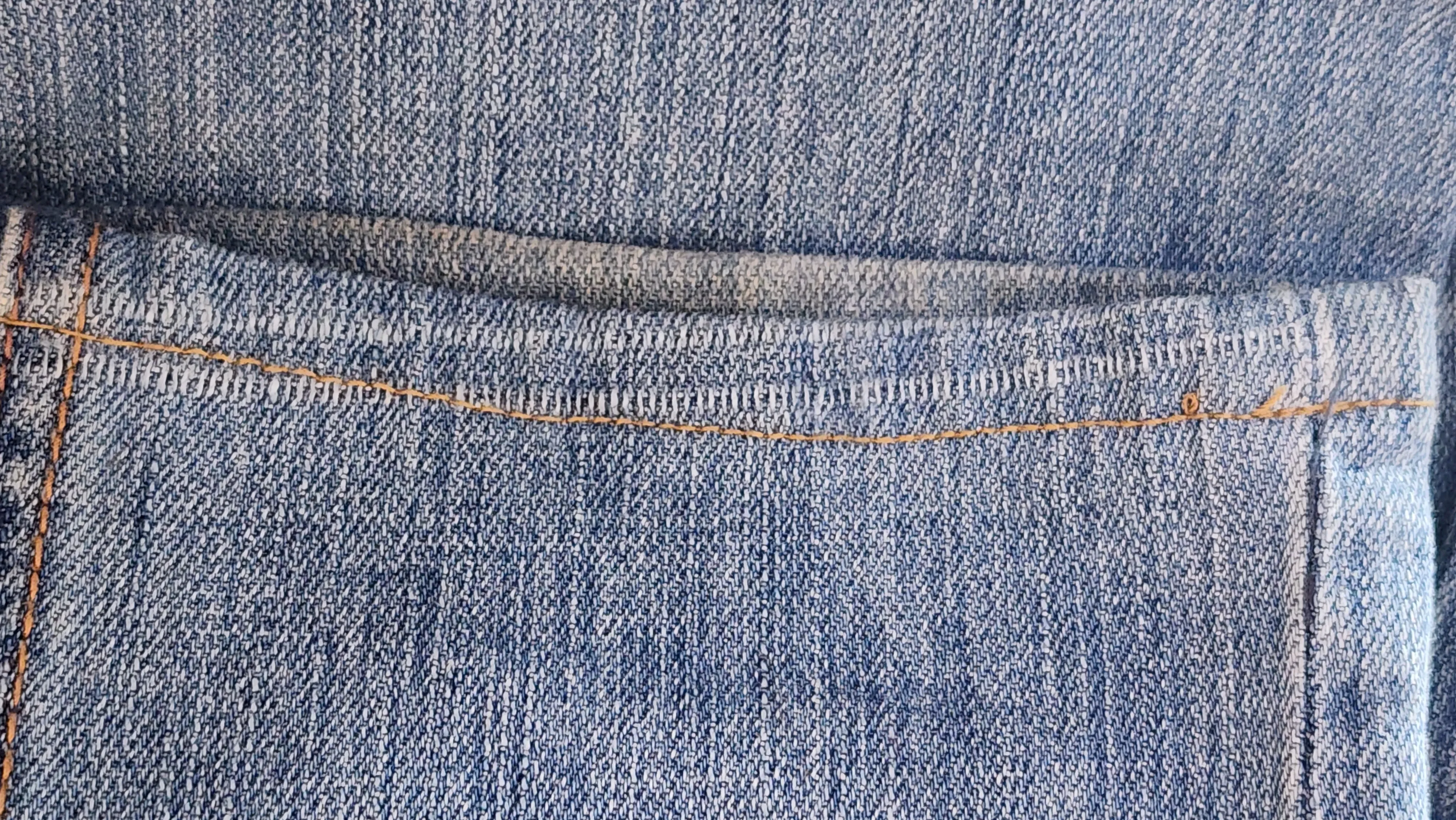 Pre-Loved Jeans - Hallister Distressed Denim Straight Leg Jean Sz 26