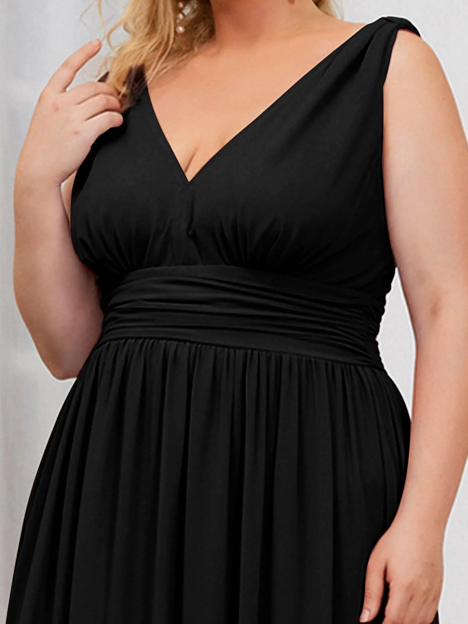 Robe de demoiselle d'honneur en mousseline de soie à col en V grande taille