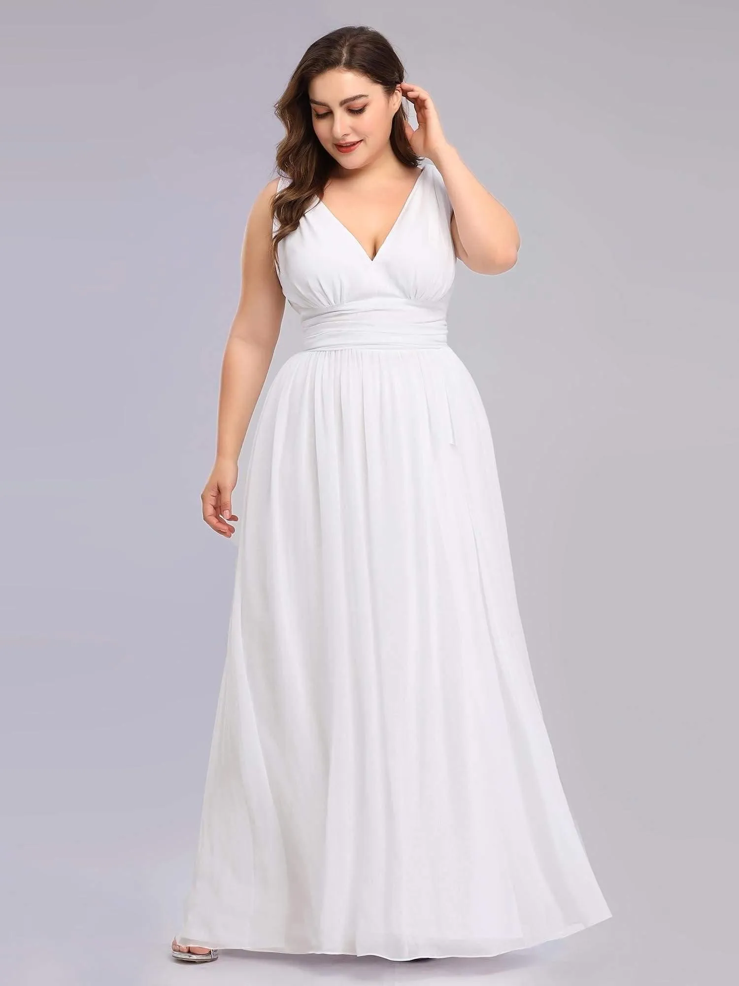 Robe de demoiselle d'honneur en mousseline de soie à col en V grande taille