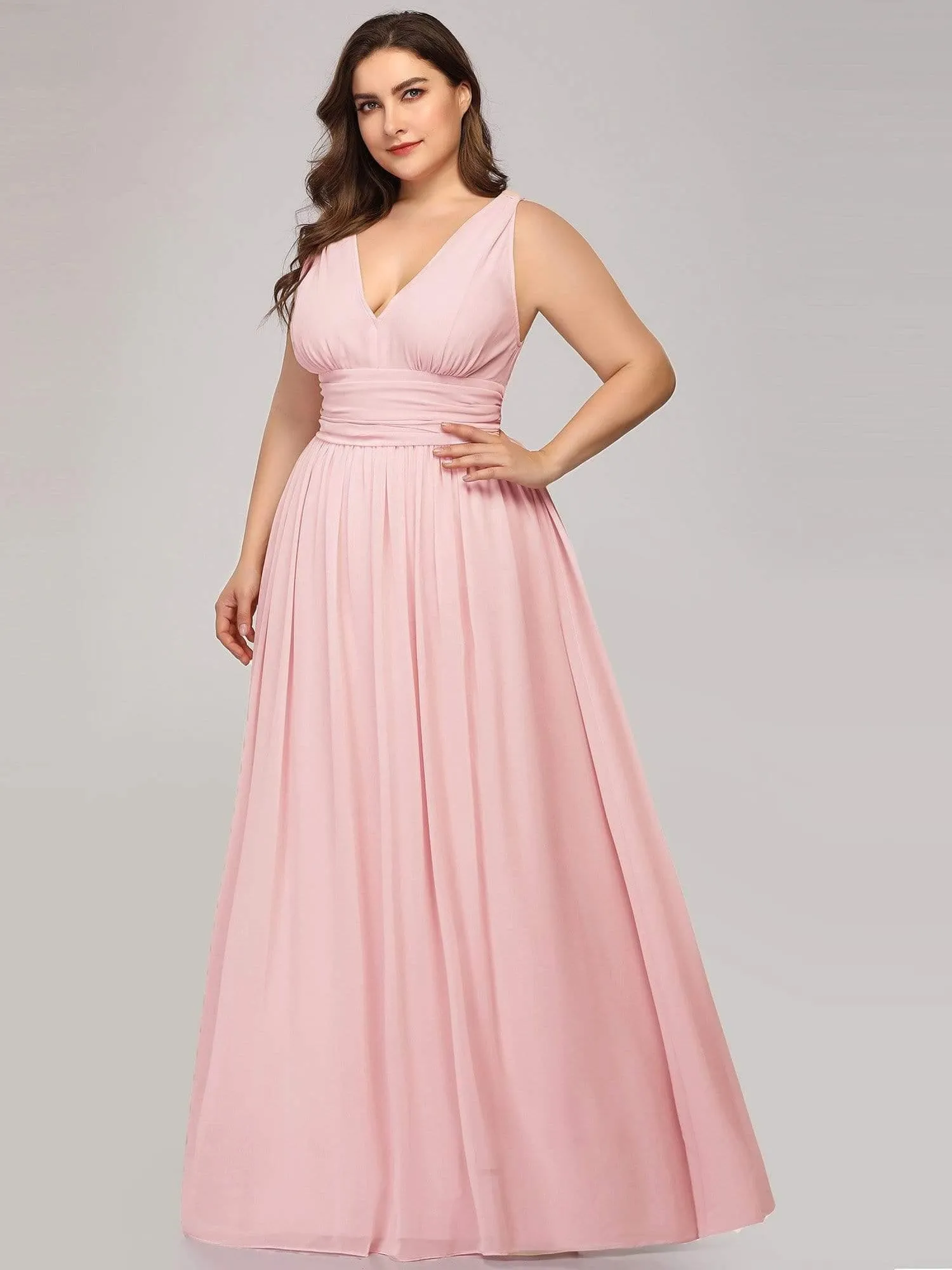 Robe de demoiselle d'honneur en mousseline de soie à col en V grande taille