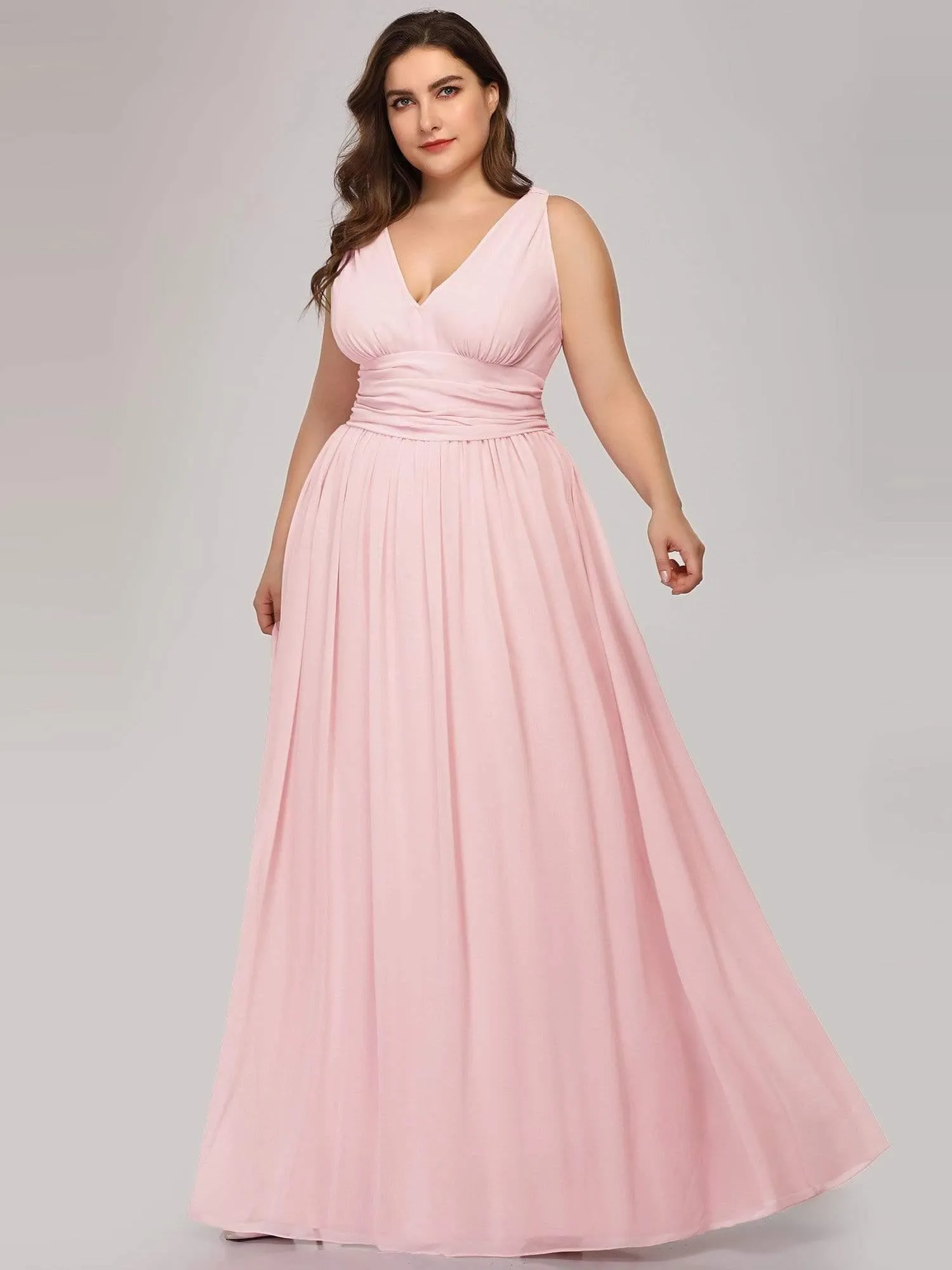 Robe de demoiselle d'honneur en mousseline de soie à col en V grande taille