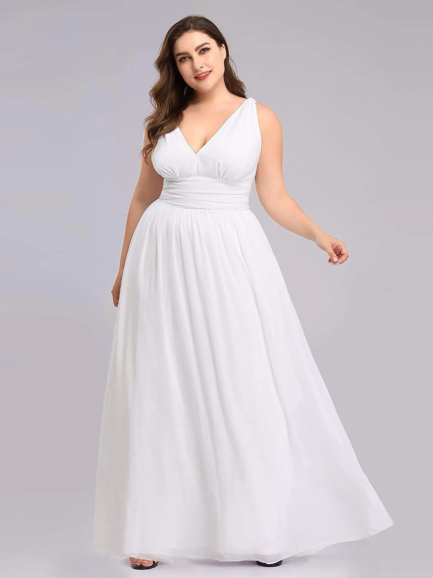Robe de demoiselle d'honneur en mousseline de soie à col en V grande taille