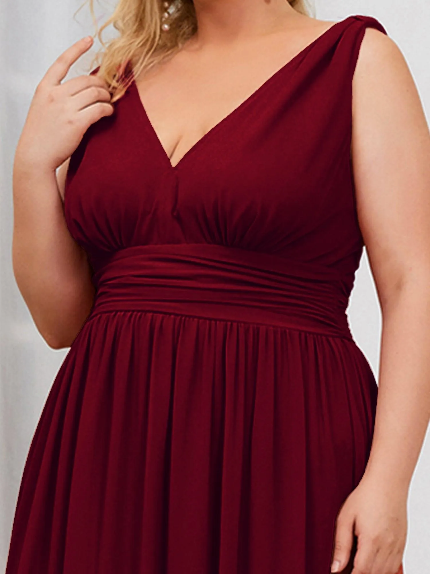 Robe de demoiselle d'honneur en mousseline de soie à col en V grande taille