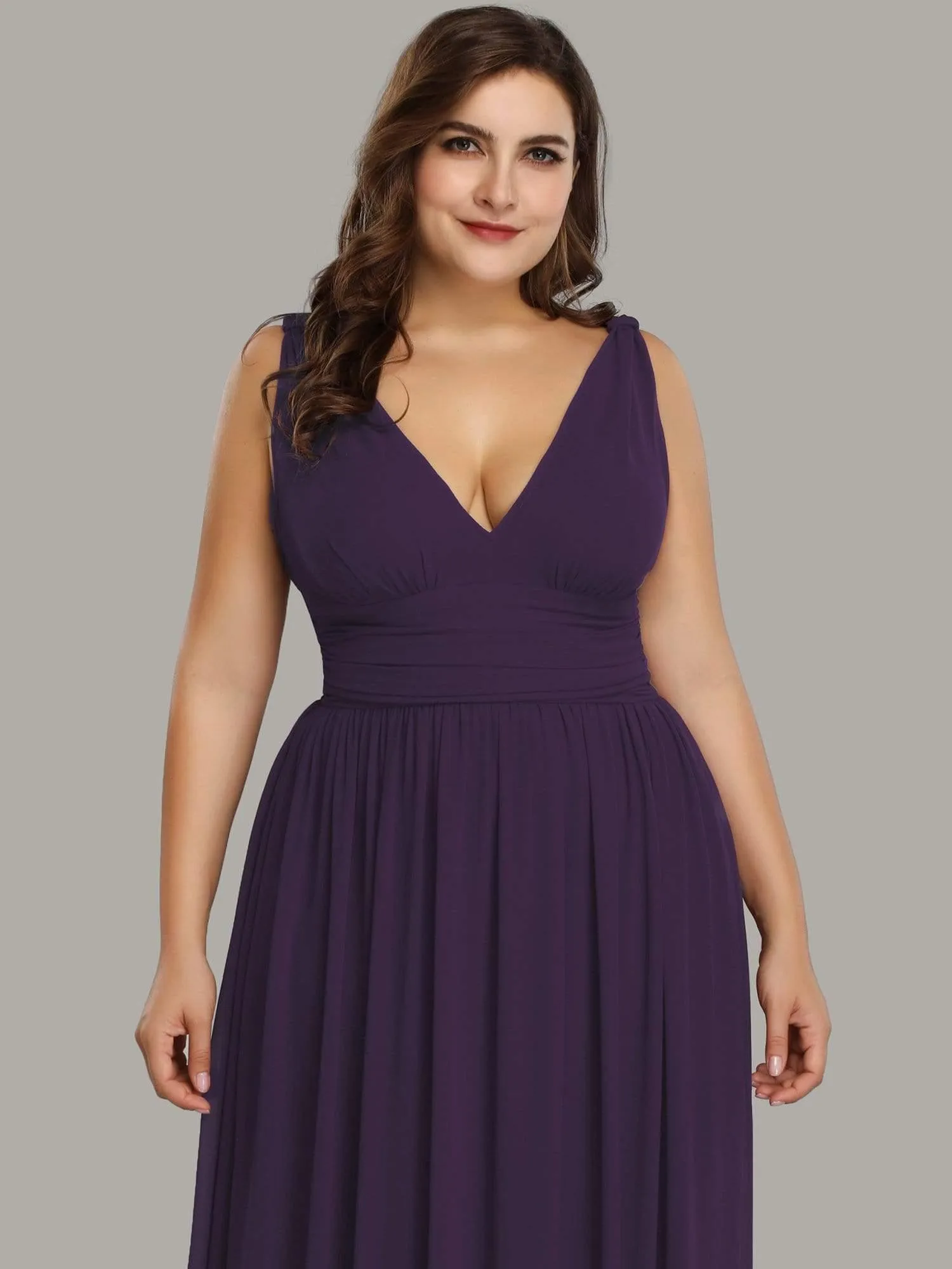 Robe de demoiselle d'honneur en mousseline de soie à col en V grande taille
