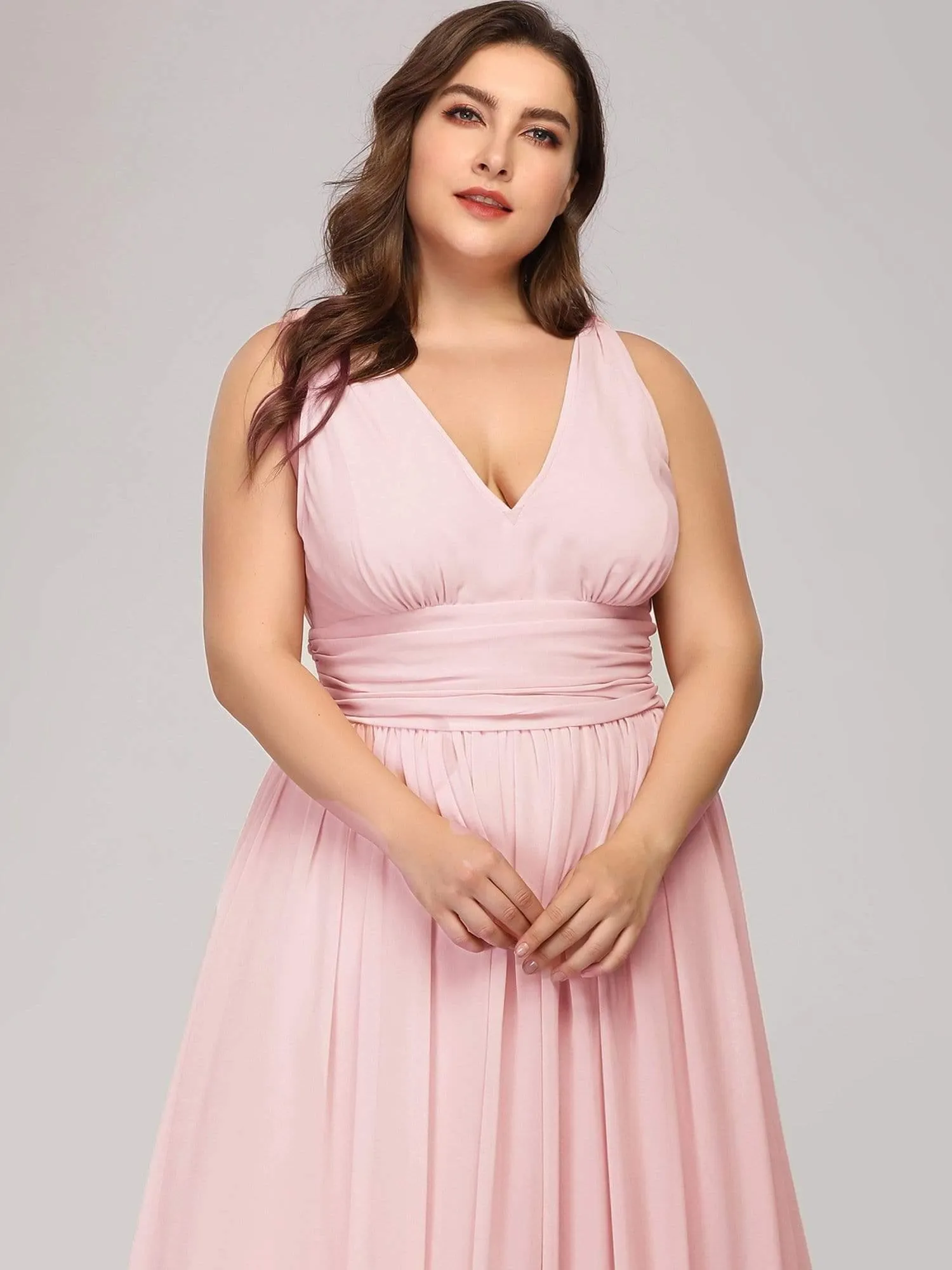 Robe de demoiselle d'honneur en mousseline de soie à col en V grande taille