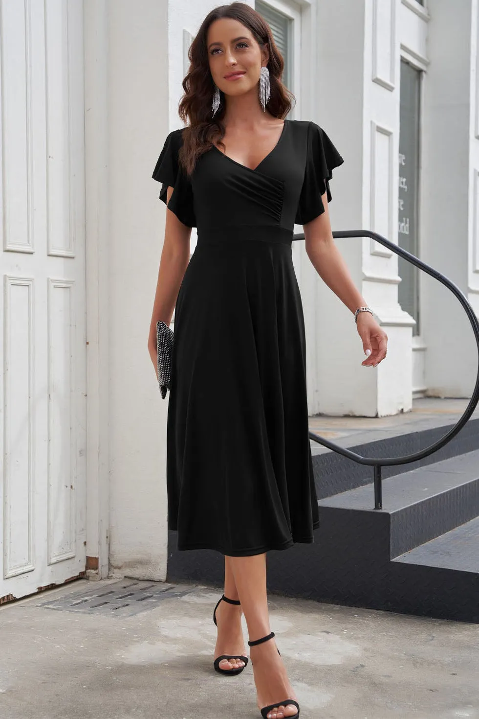 Robe midi portefeuille avec manches volantées et décolleté en V parfaite pour les événements chics