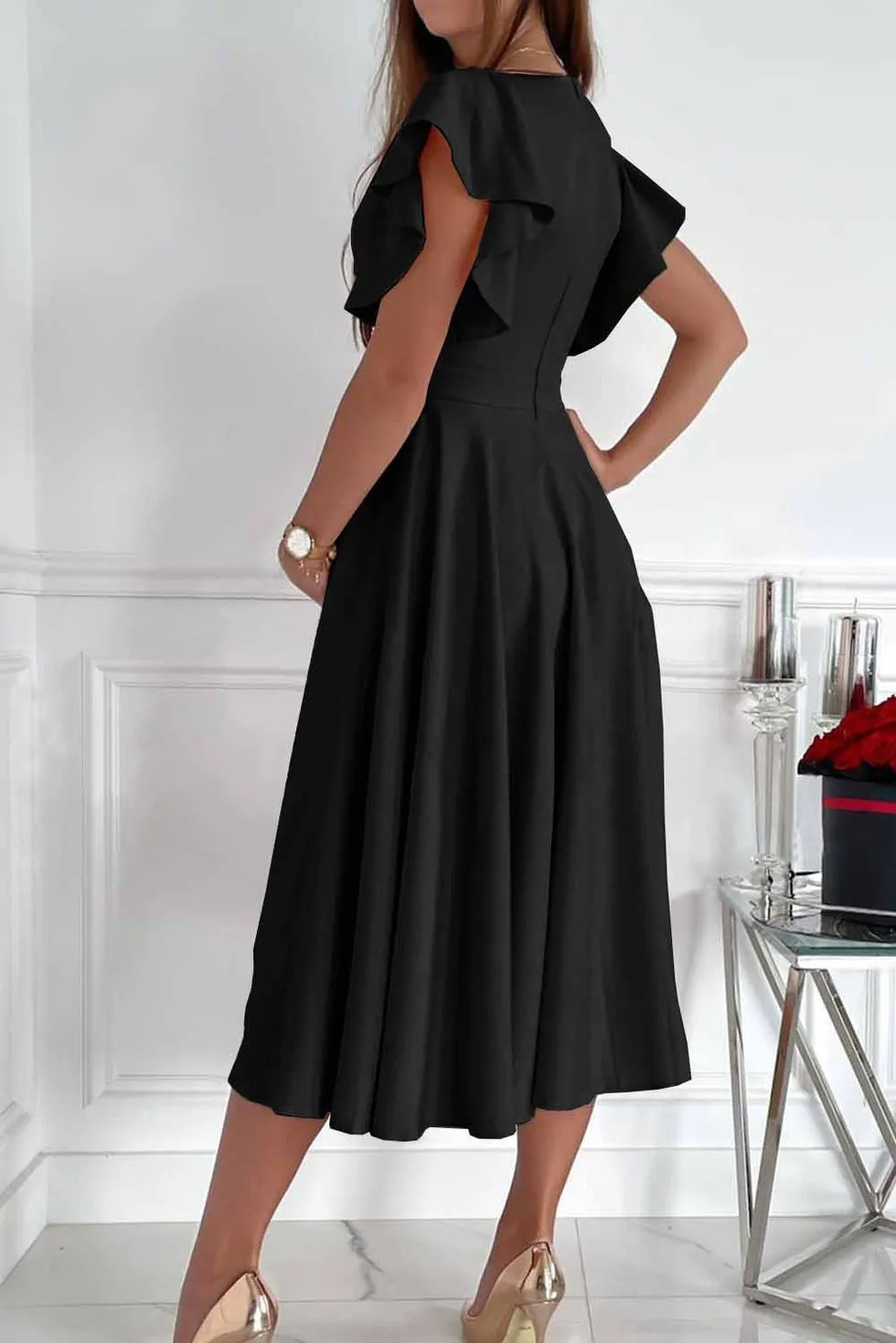 Robe midi portefeuille avec manches volantées et décolleté en V parfaite pour les événements chics