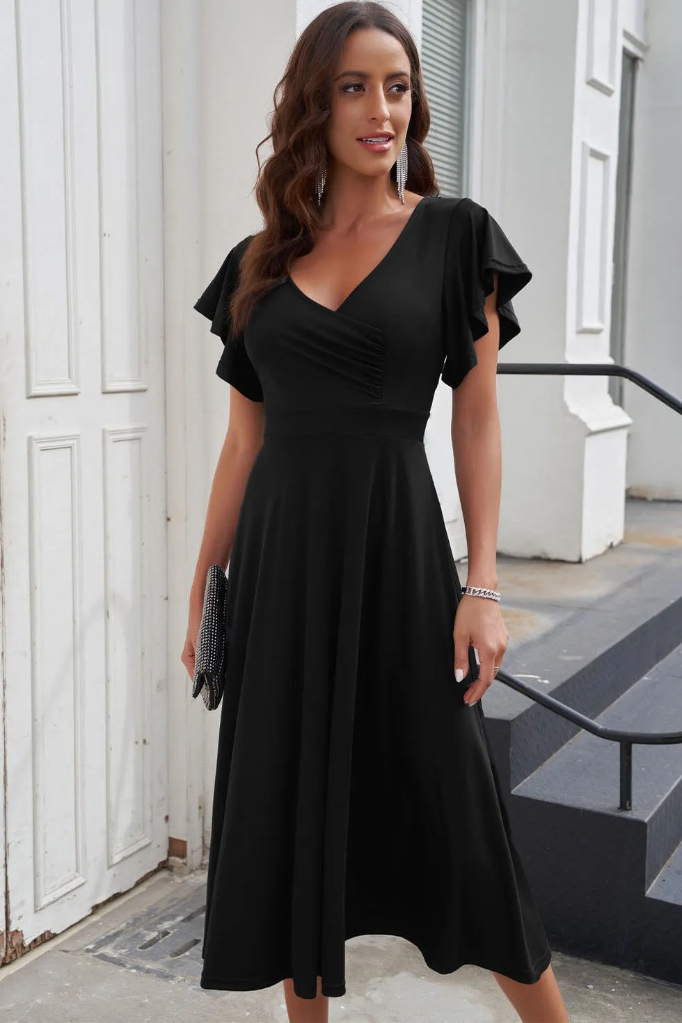 Robe midi portefeuille avec manches volantées et décolleté en V parfaite pour les événements chics