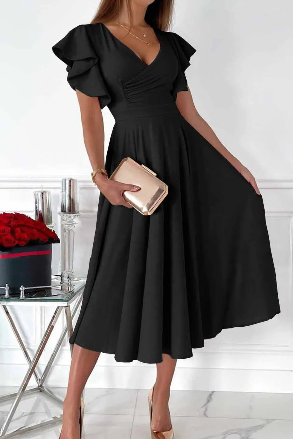 Robe midi portefeuille avec manches volantées et décolleté en V parfaite pour les événements chics