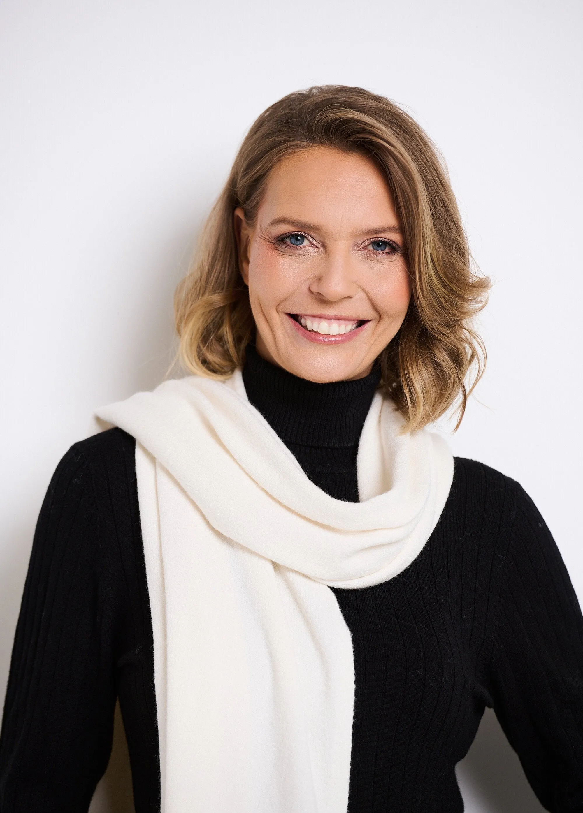 Seamless cashmere touch scarf