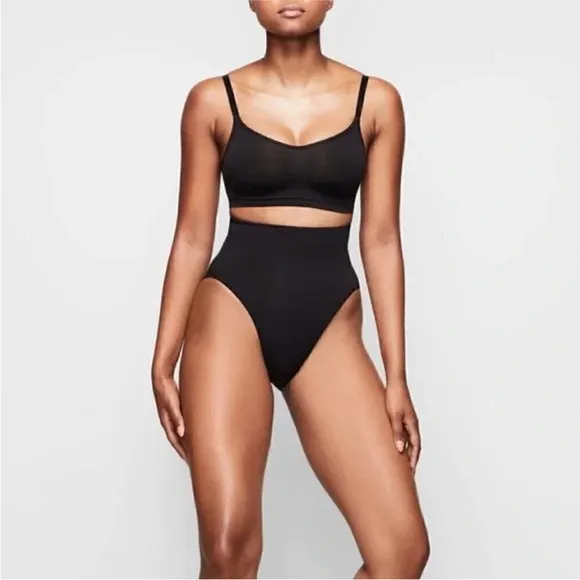 Skims seamless sculpt bralette in onyx L/XL