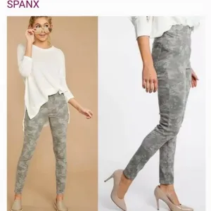 Spanx Camo Denim Skinny Legging Jeans Size 1X.