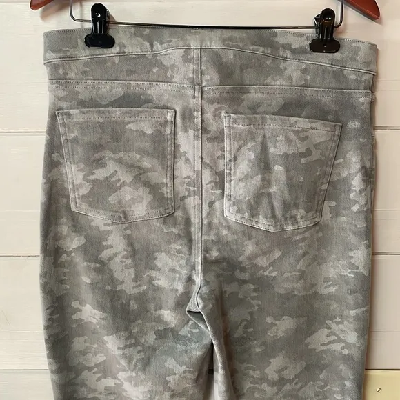 Spanx Camo Denim Skinny Legging Jeans Size 1X.