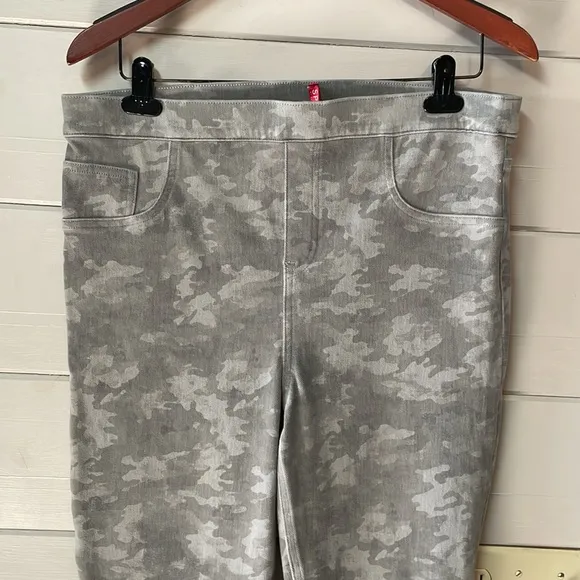 Spanx Camo Denim Skinny Legging Jeans Size 1X.