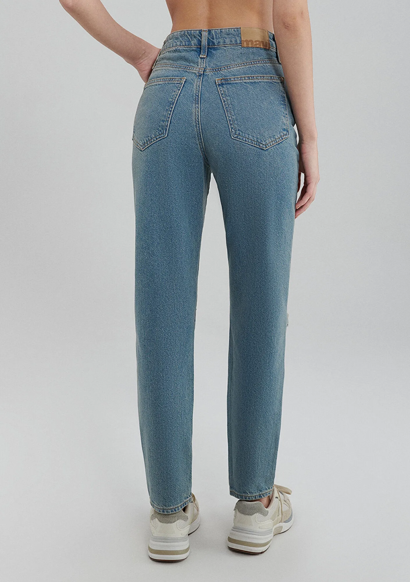 Star Mid Ripped 90s Jean Pants