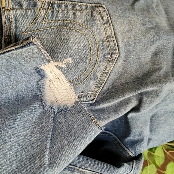 True Religion Starr Bite Out Hem Destructed denim. Size 28