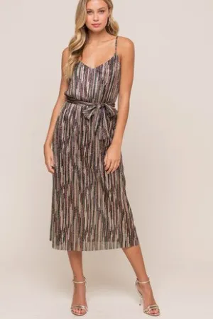 V-Neckline -Sleeveless -Front tie belt detail -Midi length -Relaxed fit