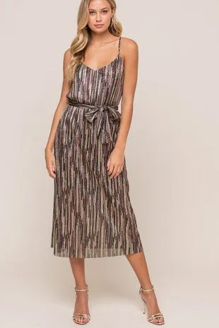 V-Neckline -Sleeveless -Front tie belt detail -Midi length -Relaxed fit