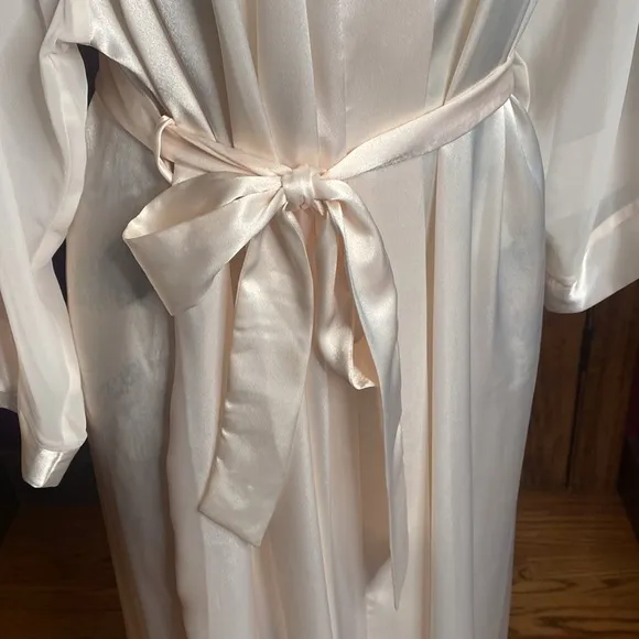 VTG Intimo‎ Amore satin silky long robe pearl floral lace blush lingerie Sz M