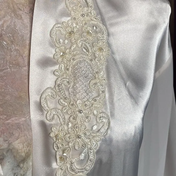 VTG Intimo‎ Amore satin silky long robe pearl floral lace blush lingerie Sz M