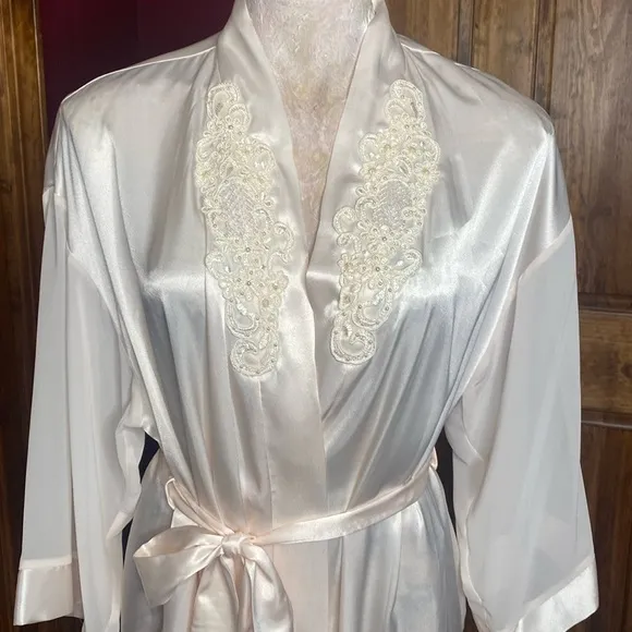 VTG Intimo‎ Amore satin silky long robe pearl floral lace blush lingerie Sz M